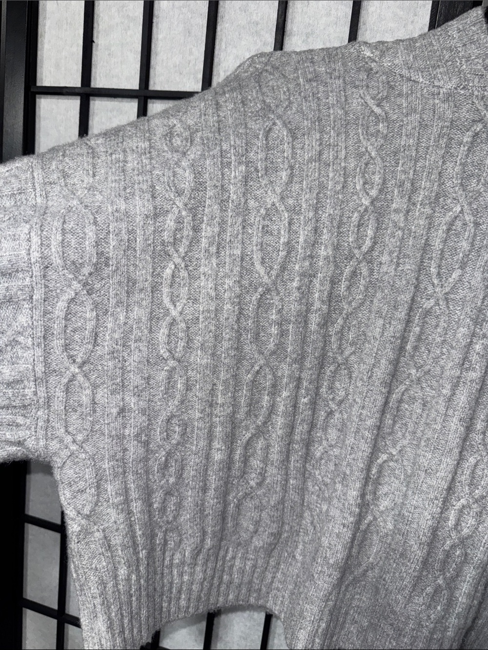 Alo Yoga Cable Knit Winter Bliss Hoodie Athletic Heather Grey Size L NWT - Picture 8 of 11
